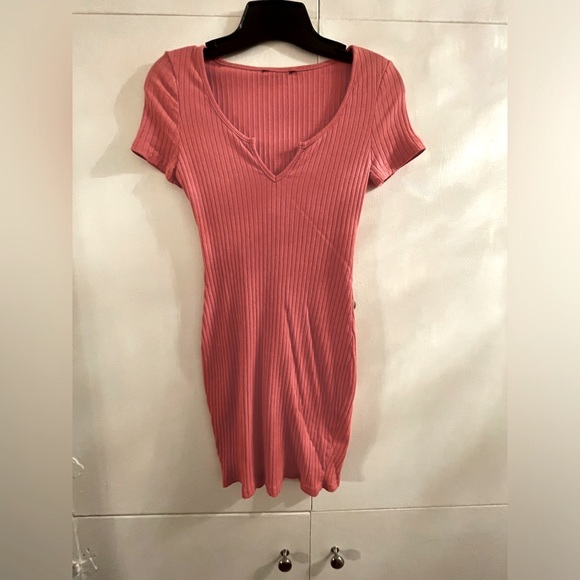 Notch Neck Short Sleeve Pink Mini Dress. Size XS - Picture 3 of 4